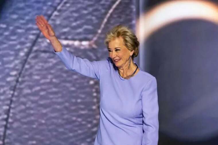 Гарвард висміяв лист міністерки освіти США: виправив помилки червоною ручкою і надіслав назад