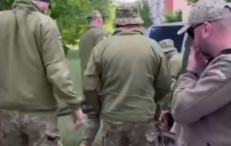 У Харкові військкоми мобілізували велосипедиста разом із його велосипедом, затягнувши їх у бус