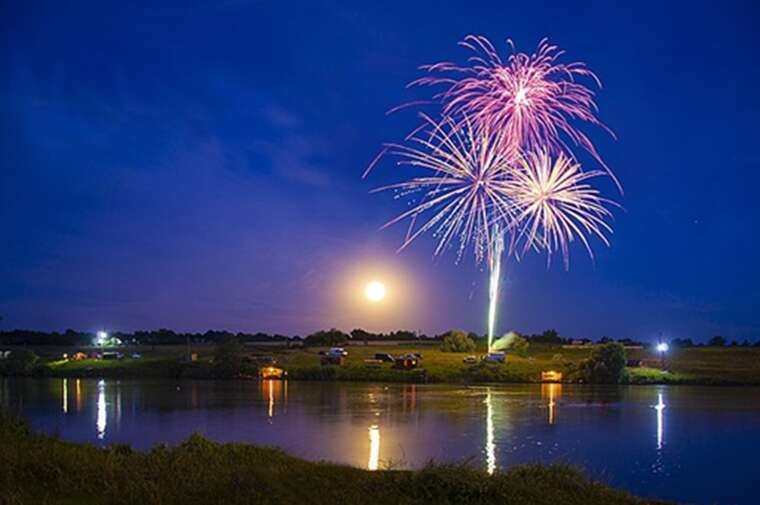 У Рені 9 травня запустили салют, як у Росії: викликав обурення в мережі