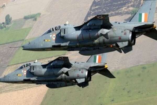 Пакистан заявляє про збиття п’яти бойових літаків Індії, включаючи МіГ-29 і Су-30