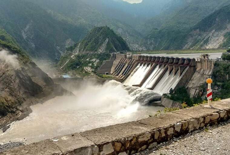 Індія відкрила шлюз на Чинабі: вода потекла до Пакистану на тлі перемир’я