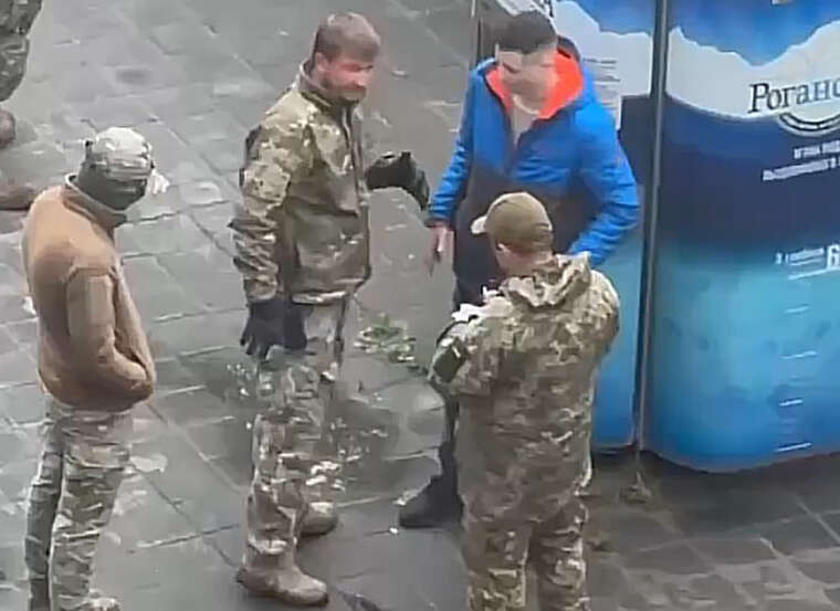 У Харкові співробітник ТЦК ударив чоловіка під час перевірки документів - військкомат почав розслідування