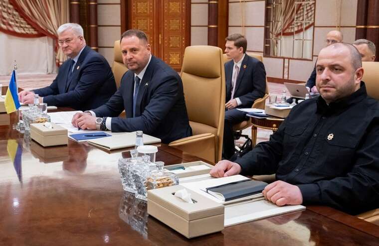 ֳ   :     , - The Economist