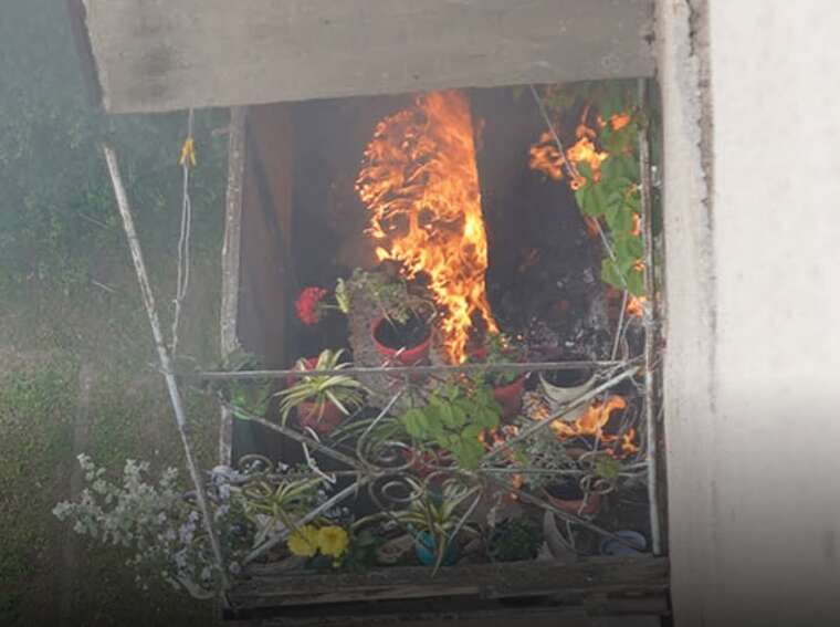 В Ужгороді жінка викинула палаючу ковдру сусідам на балкон