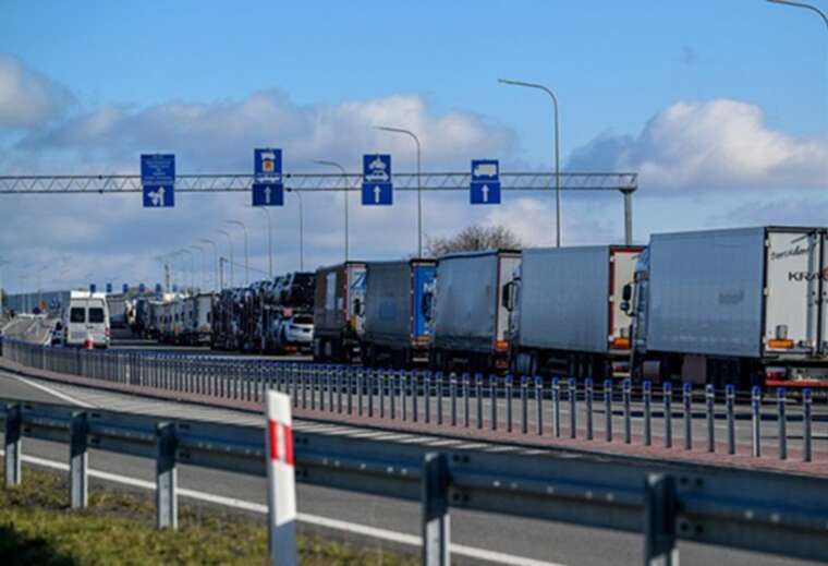 Суд запретил польским перевозчикам блокировать пункт пропуска на границе с Украиной