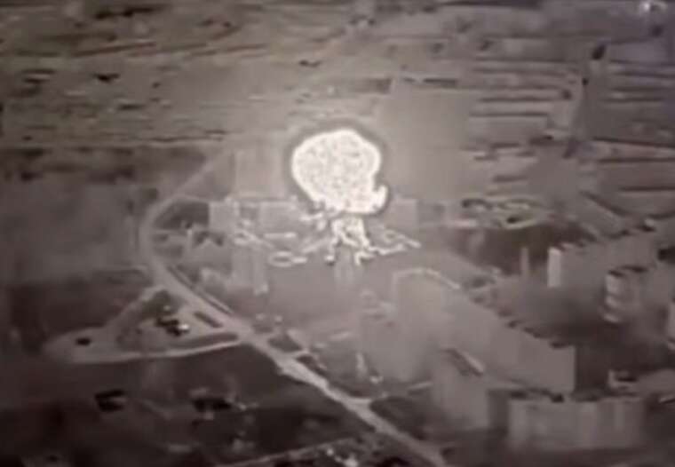 У Покровську росіяни вдарили КАБом по житловому мікрорайону: момент удару зафіксовано дроном