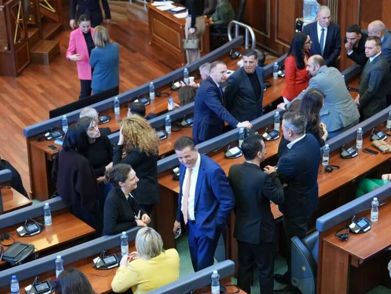 Парламент Косово не смог начать работу с 18-й попытки