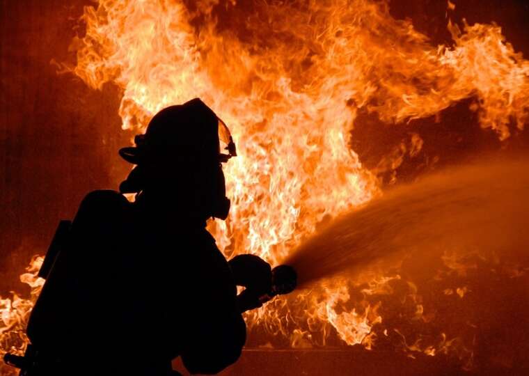 Ночная атака "Шахедов": в Синельниково в результате атаки возник крупный пожар