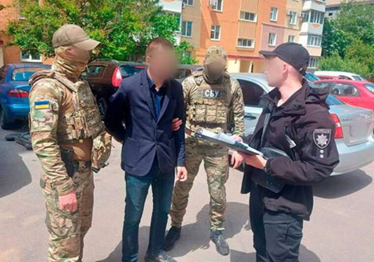 Запорожский студент помогал уклонистам выехать за границу