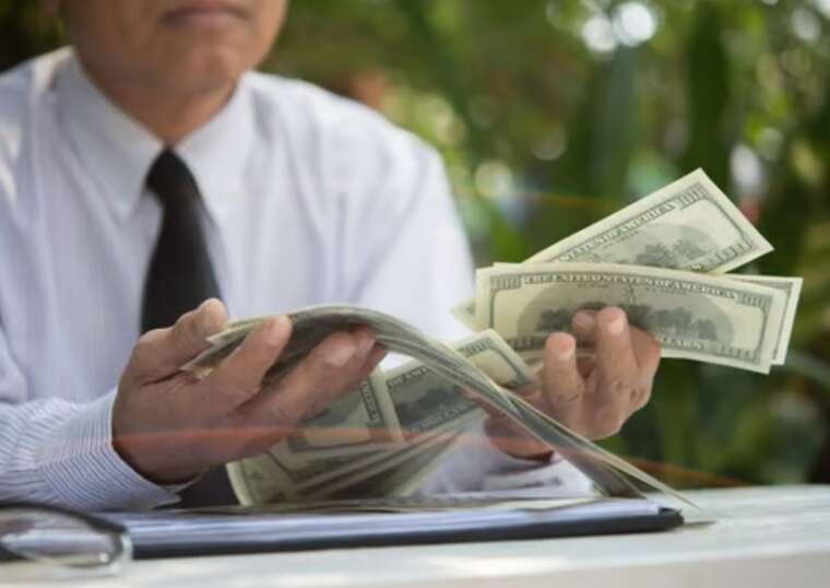 Мережа «обнальників» із російським слідом: Стрелковський, ексчиновники та великі бізнес-гравці