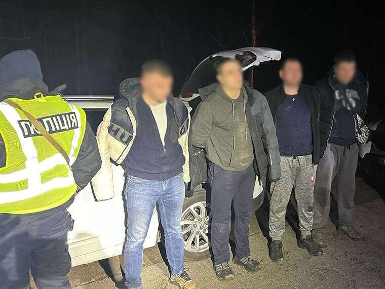 На Житомирщині 24-річний чоловік допомагав ухилянтам тікати до Білорусі