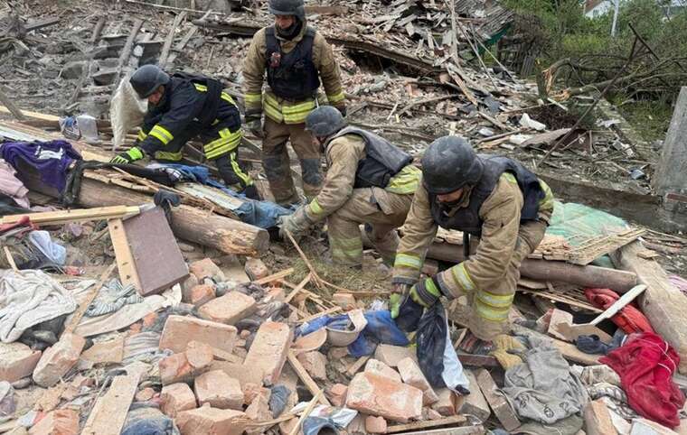 На Житомирщині після удару РФ – троє загиблих дітей і десятки поранених, - ДСНС