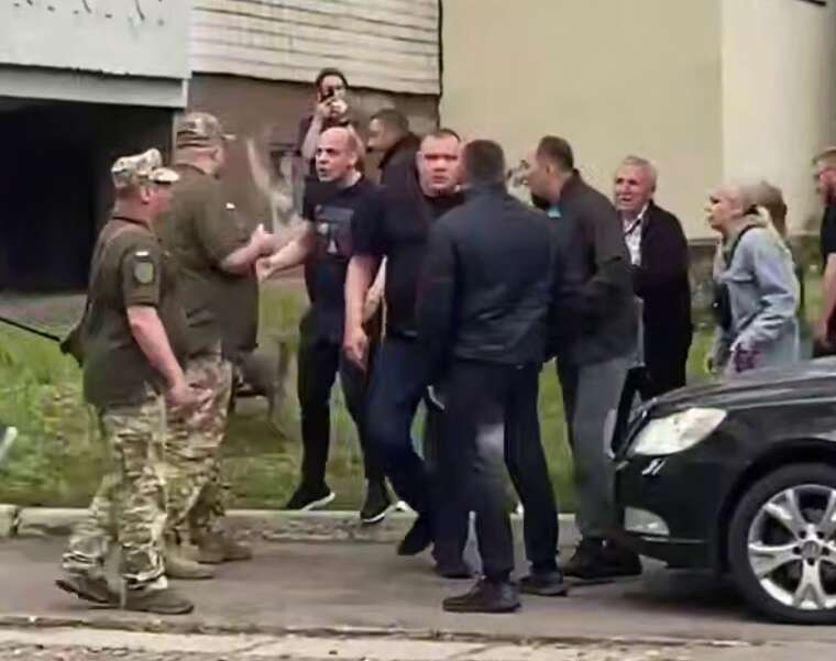 У Черкасах виник конфлікт між місцевими жителями та співробітниками ТЦК