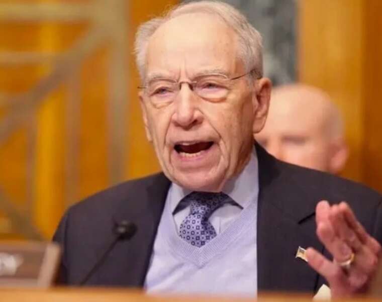 Старейший сенатор-республиканец Чак Грассли призвал Трампа ввести санкции против РФ