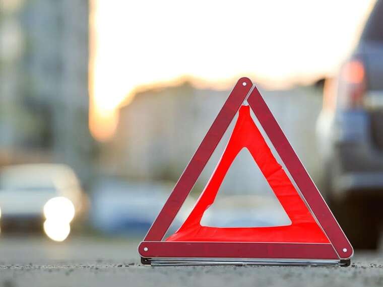 Фуру розвернуло поперек траси: На одному з в’їздів до Києва сталися дві ДТП