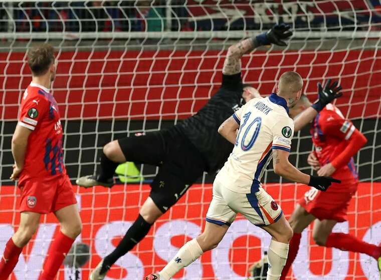 Відсторонений від футболу Мудрик засвітився у Вроцлаві на фіналі Ліги конференцій