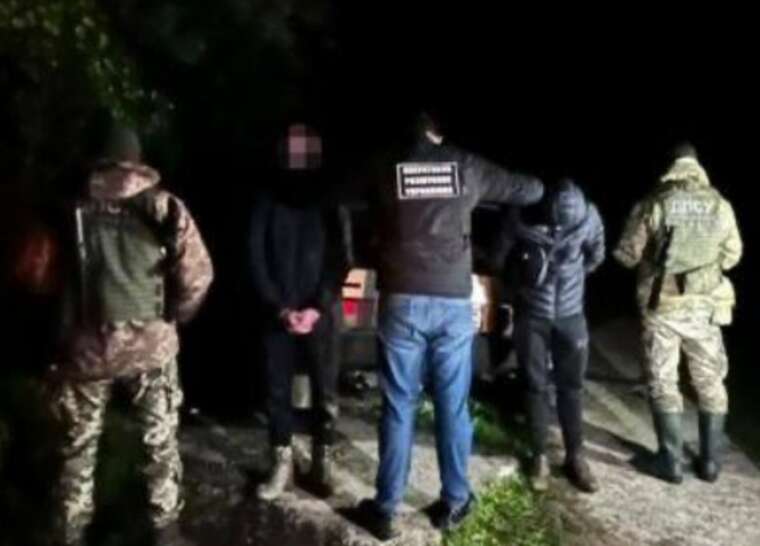 5 лет за решеткой: на Закарпатье пограничник переправлял уклонистов в Словакию