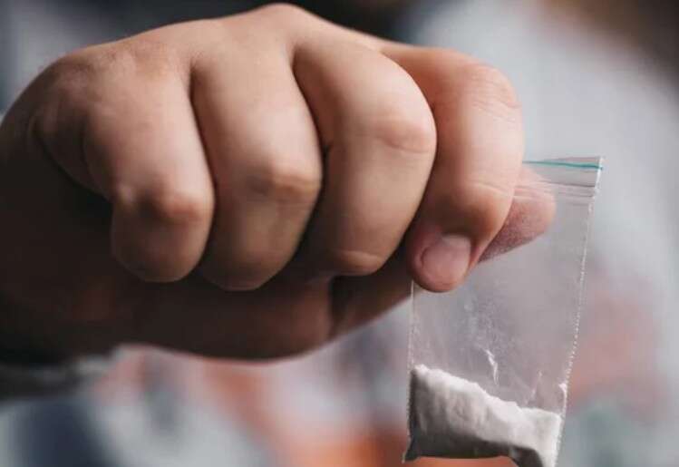 Кокаин в банке из-под табака: родственник шведской принцессы попал в наркотический скандал