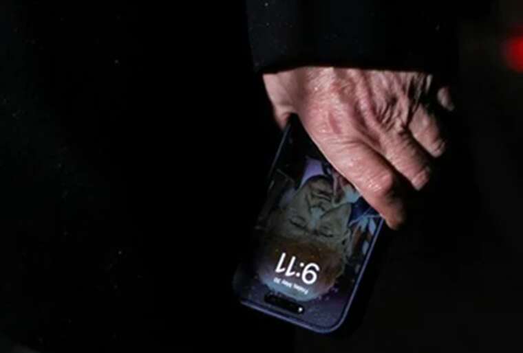 У Трампа на шпалерах у телефоні стоїть власне фото