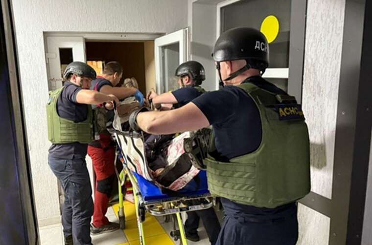 Россияне ударили по подразделению спасателей в Никополе, а затем - по медикам