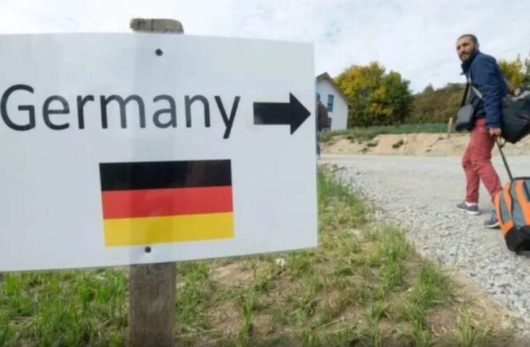 Біженці почнуть отримувати відмови при в’їзді до Німеччини, – Мерц