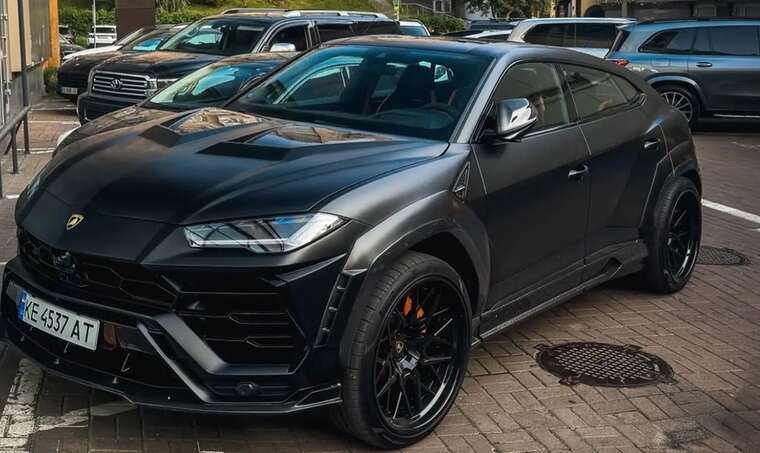У столиці помітили надпотужний кросовер Lamborghini Urus