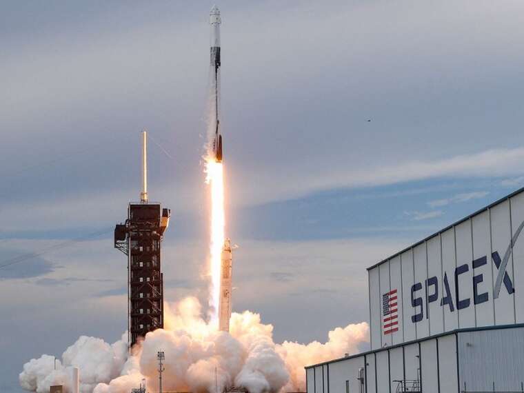 SpaceX починає виведення з експлуатації кораблів Dragon через заяву президента, – Маск