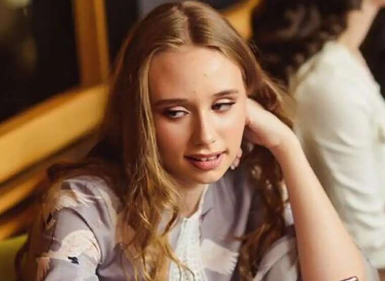 У паризькій галереї, де виставляють антивоєнних художників, працює дочка Путіна