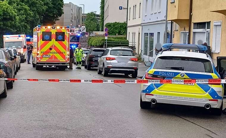 Серед постраждалих - його дружина та донька: Чоловік в’їхав у натовп у Німеччині