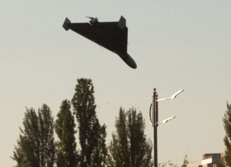 У Києві повітряна тривога — місто атакують дрони, у повітрі понад 90 БпЛА