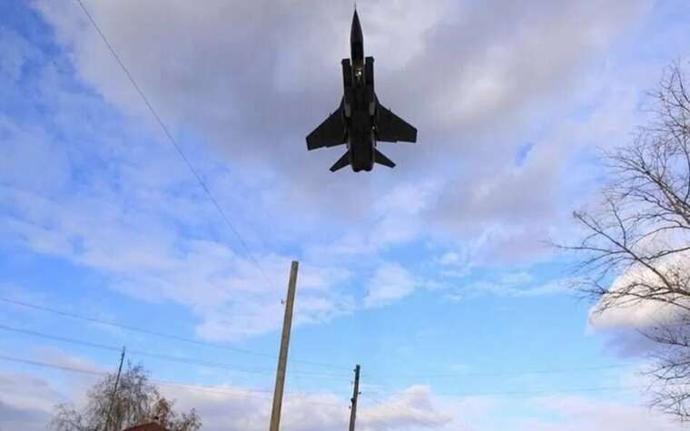 В Саваслейке, откуда взлетали МиГ-31К, слышны взрывы, — росСМИ