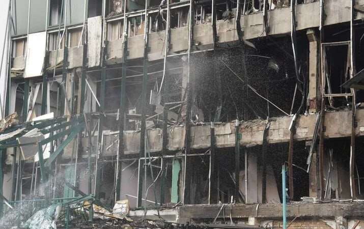 В Киеве в результате российской атаки разрушено здание бывшего посольства европейской страны