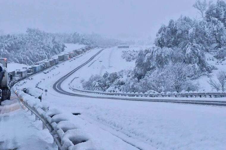 Южную Африку накрыл снежный циклон: по меньшей мере семеро погибших, провинции затопило