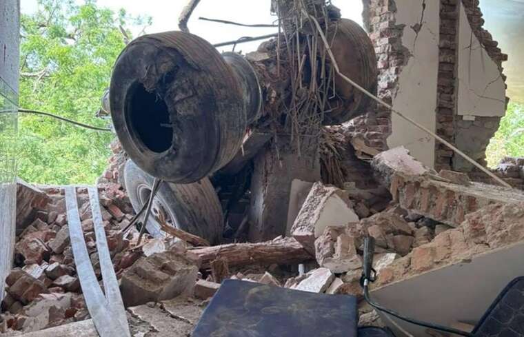 Авіакатастрофа в Індії: з-під завалів гуртожитку дістали понад 30 загиблих