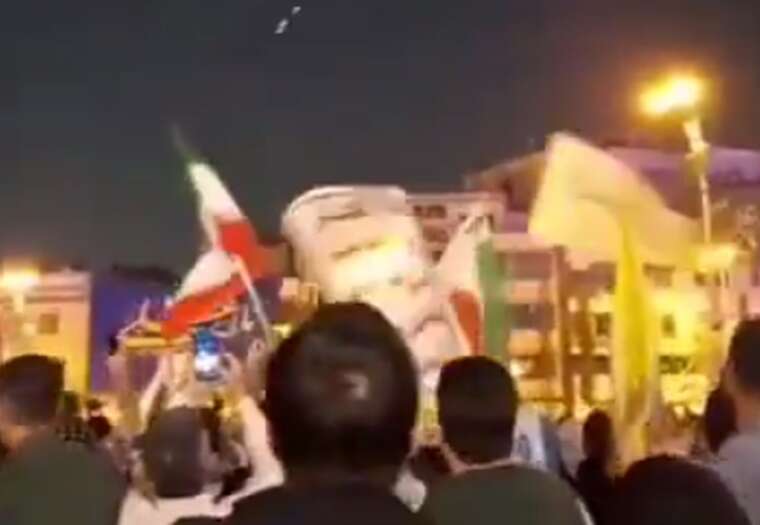 Під час роботи ППО Ірану місцеві святкували та аплодували