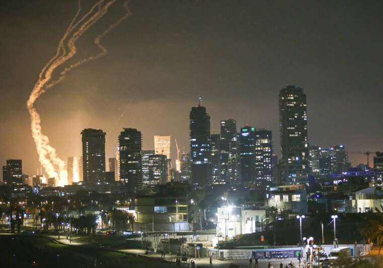 США допомагали Ізраїлю збивати ракети під час атаки Ірану, - ЗМІ