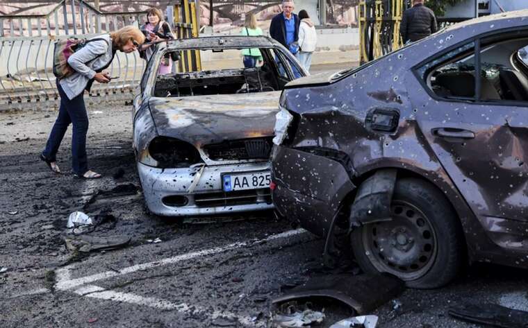 Атака РФ по Запоріжжю: з’явилося відео, як «шахед» влучив у житловий квартал