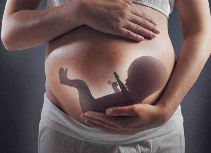 Іноземка вирішила влаштувати "атомну" вечірку для немовляти: у мережі шоковані майбутнім ім’ям дитини