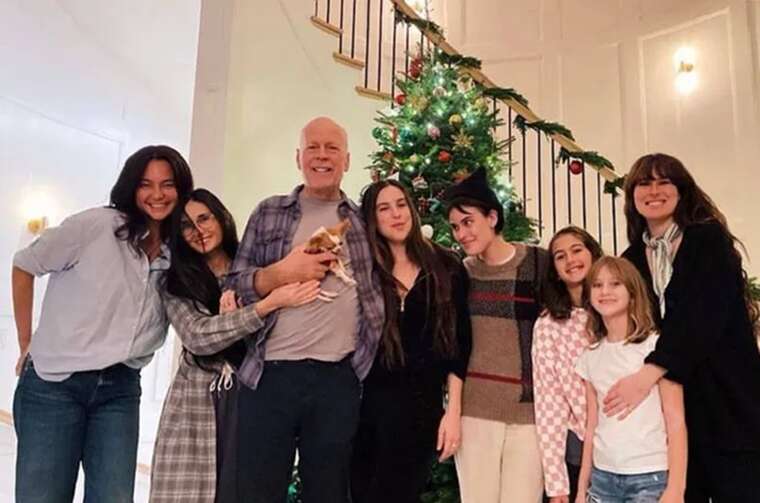 Жена неизлечимо больного Брюса Уиллиса показала редкое фото "крепкого орешка"