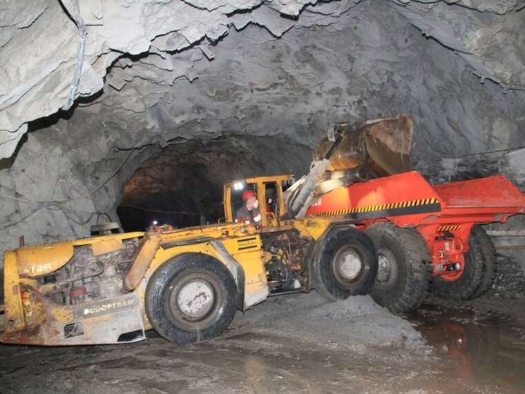 Найбільший підземний видобувач руди України Криворізький залізорудний комбінат на межі банкрутства