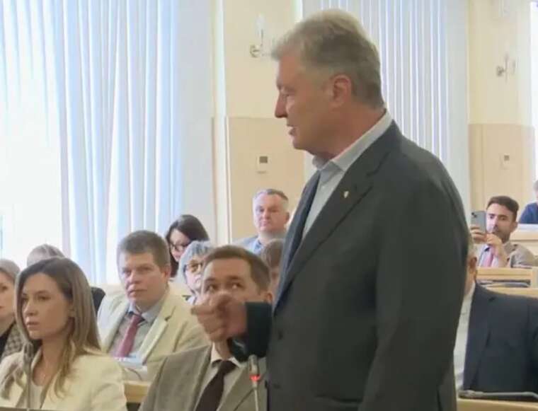 Верховний Суд розглянув позов Порошенка щодо зняття санкцій проти нього