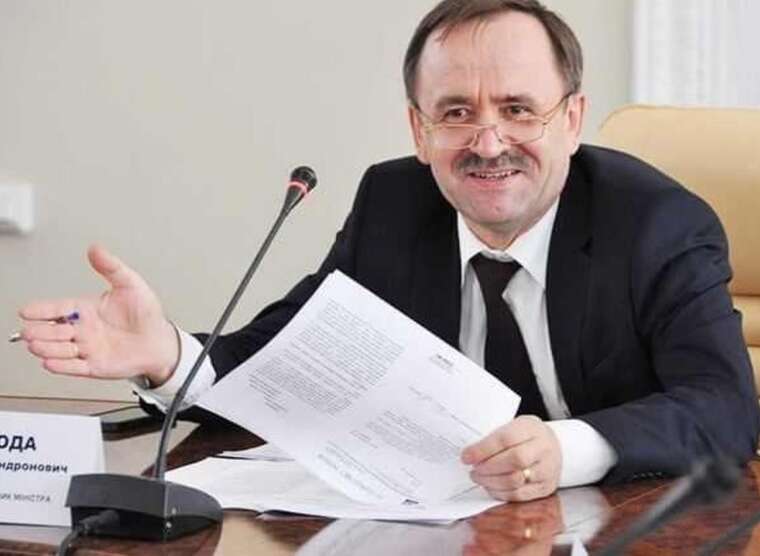 "Пляжі, коктейлі й дрони над головою": голова Тернопільської ОВА обурився фотографіями з відпочинку