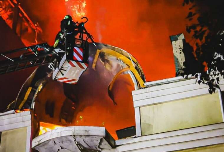 Зеленський про нічну атаку: десятки постраждалих, палали житлові будинки та комерційні об’єкти