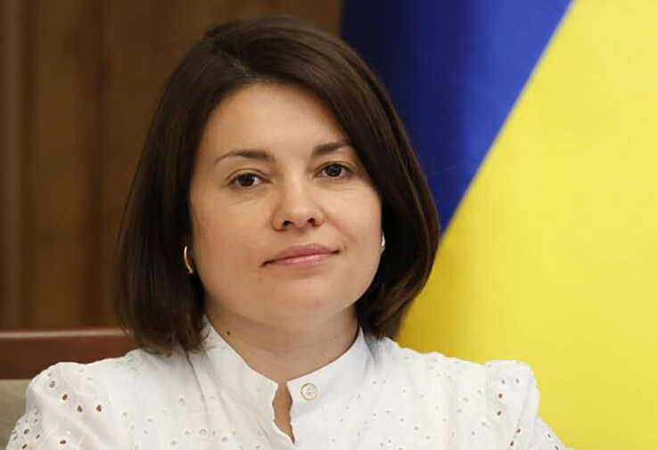 Семья руководительницы ГНС Леси Карнаух пользуется автомобилем родственников и владеет большой недвижимостью