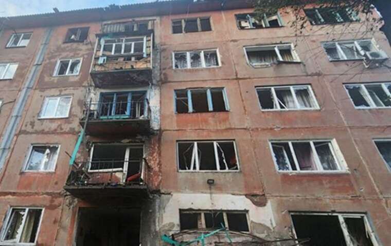 Окупанти завдали удару дроном по багатоповерхівці на Донеччині: серед постраждалих - дитина