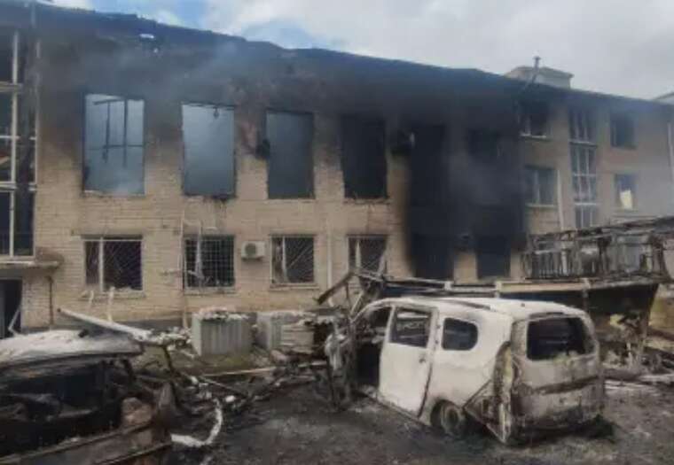 Удар дронов по администрации в оккупированном Троицком: в здании произошел пожар