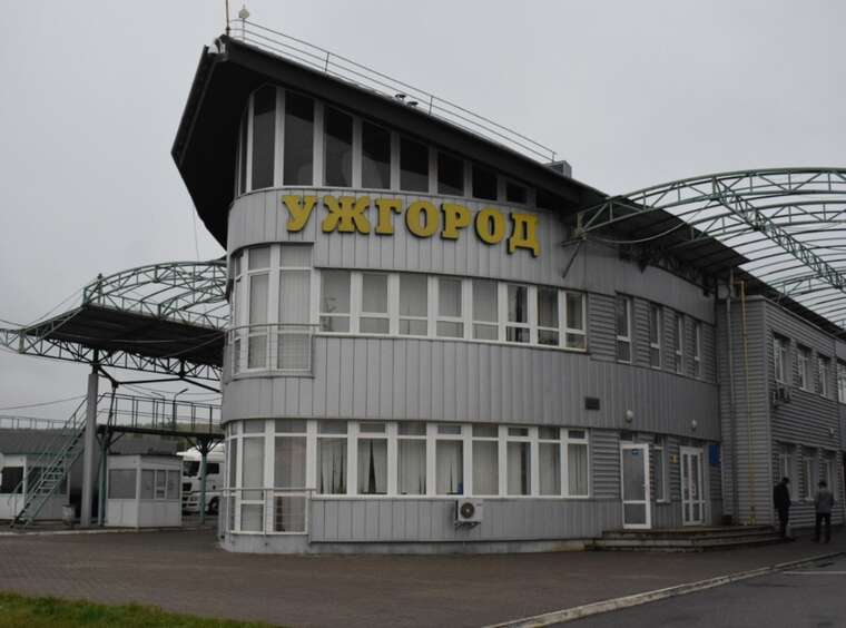 Ukrainian broke through the border into Slovakia on a motorcycle, - social media