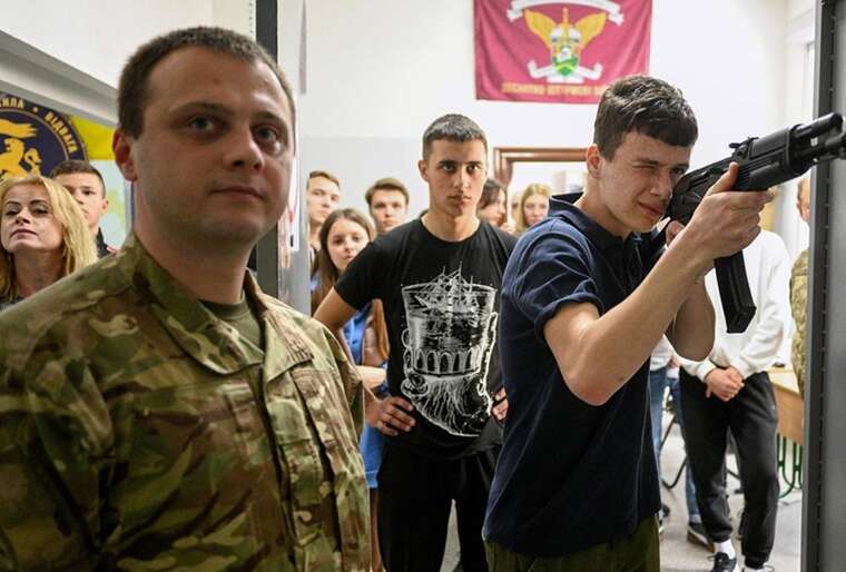 В українських вишах запроваджують базову військову підготовку: акцент на вогневій підготовці