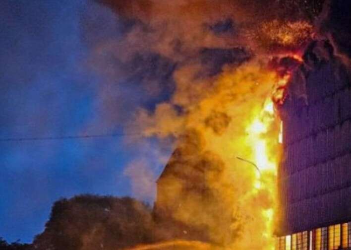 Атака РФ на Львівщину: влучання по критичній інфраструктурі, на місці — пожежа