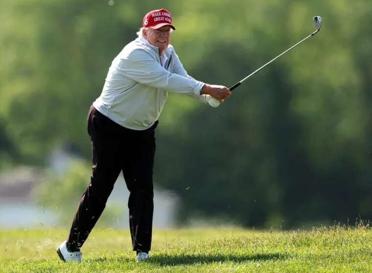 Трамп проводить близько чверті часу на посаді президента, граючи в гольф